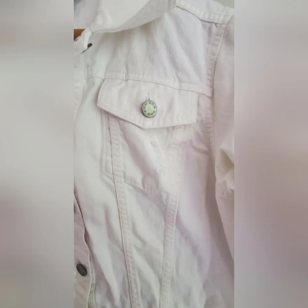 ANA Women's White Cropped Distressed Denim Jacket Size XL - Picture 5 of 8